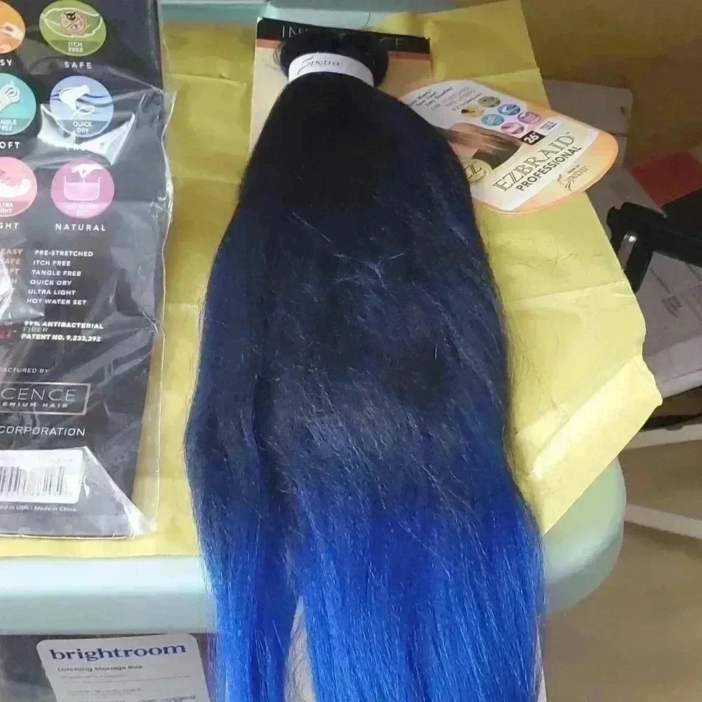 Ezbraid fiber hair color is blue